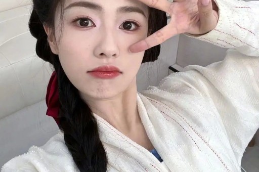 同样是售假董宇辉的全额退款比李维刚的假一赔十差了十八条街